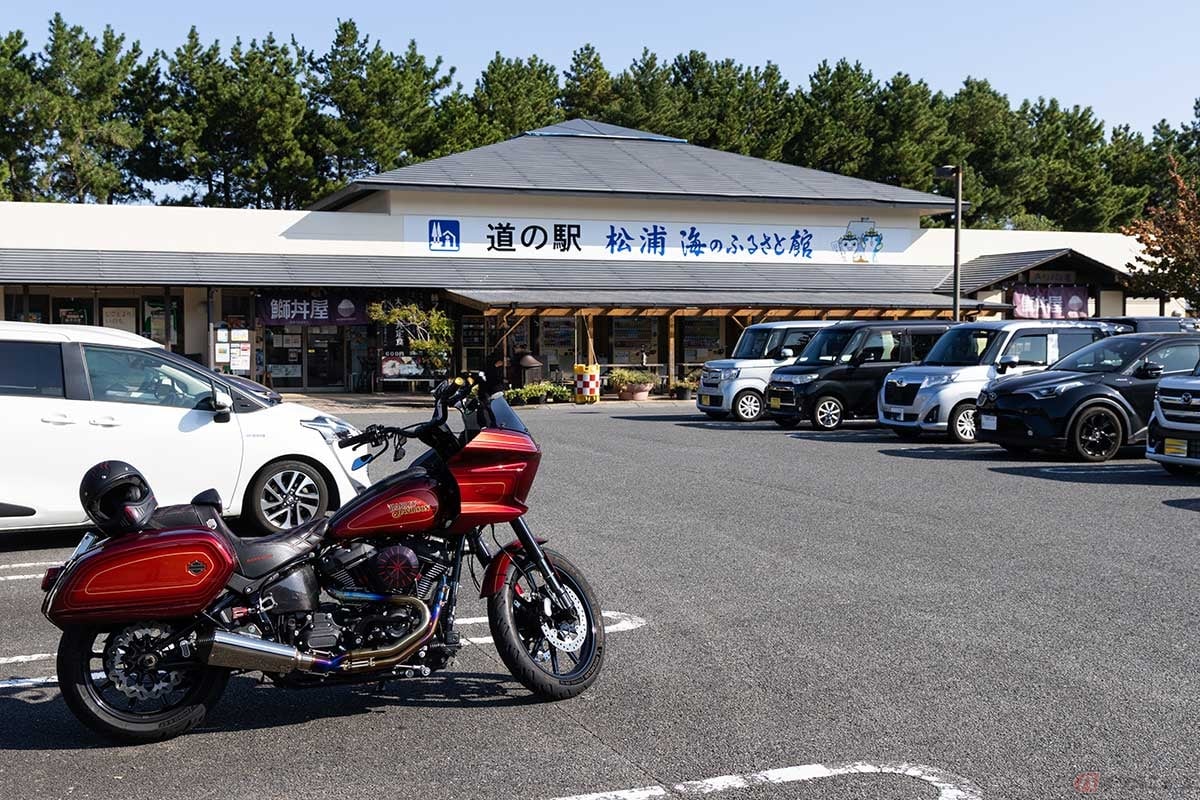 【聖地・松浦アジフライ旅2025】朝ごはんを食べようと「道の駅 松浦 海のふるさと館」へ。ここにも「アジフライの聖地 松浦 石工モニュメント」がある