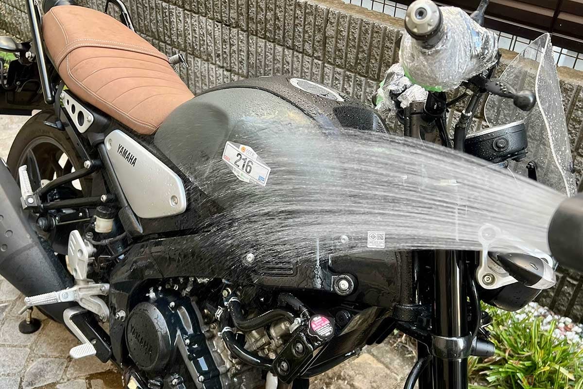 「洗車はメンテナンスの基本」ということで、初心者でもできる基本的なメンテナンスをおこないます