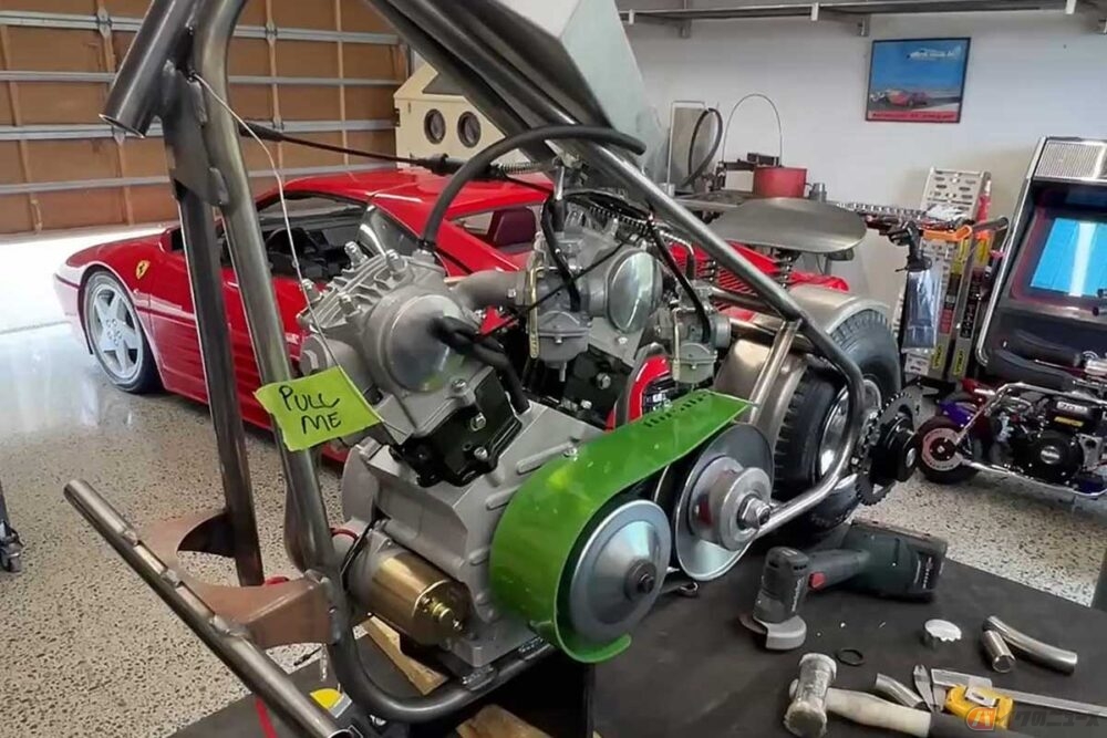 ミニバイク業界に激震!? スーパーカブ系横型エンジンを使用したVツイン ミニバイク業界に激震!? スーパーカブ系横型エンジンを使用したVツイン