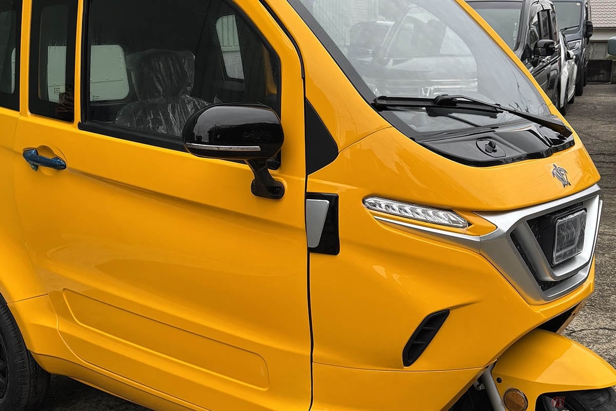 ビークルファンが展開する「アーバントライカー」のラインナップに加わったドア付きモデル