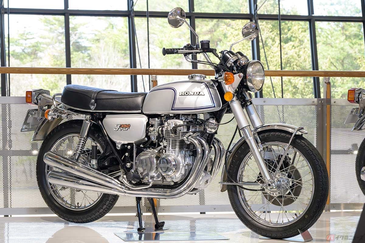 1972年に発売されたホンダの並列4気筒SOHCエンジン車の第3弾「Dream CB350 Four」