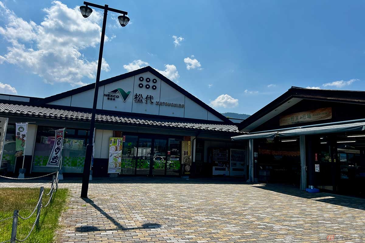 バイクで立ち寄った「松代PA」だったが、とくに2輪専用の駐車スペースは見当たらなかった
