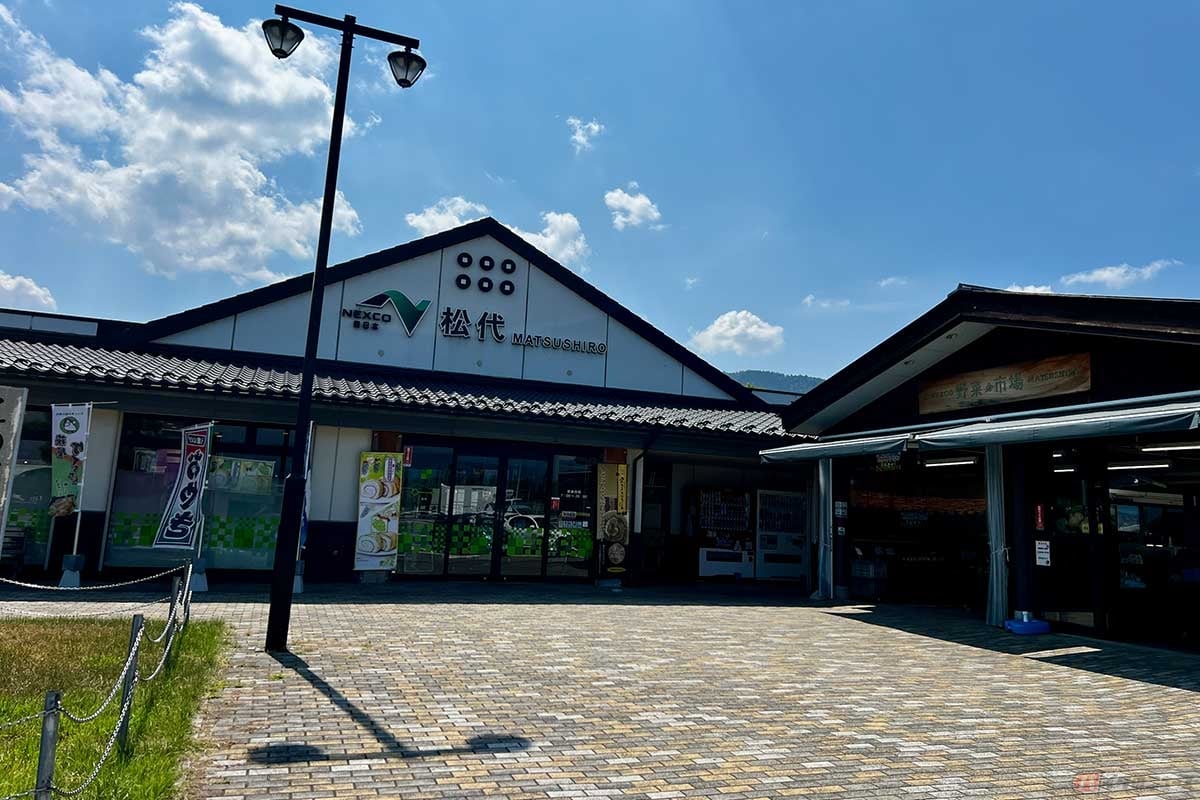 バイクで立ち寄った「松代PA」だったが、とくに2輪専用の駐車スペースは見当たらなかった