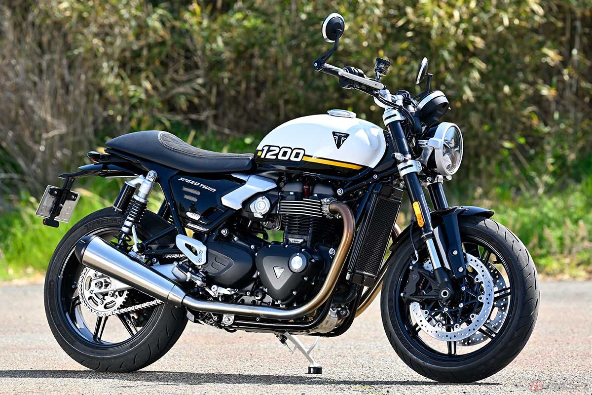 トライアンフ「SPEED TWIN 1200」（2025年型）試乗車両はカラーリングが「クリスタルホワイト／サファイアブラック」で価格（消費税10％込み）は195万9000円