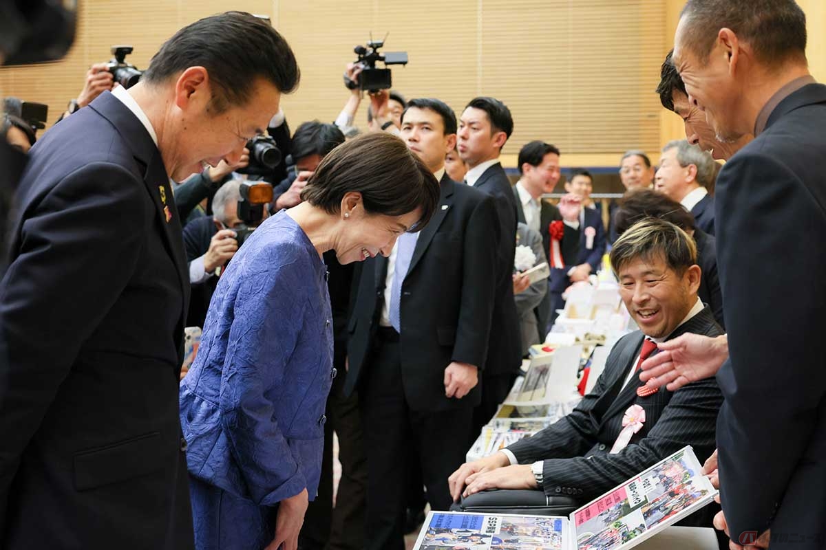 SSPの説明を聞く高市首相（首相官邸WebSite）