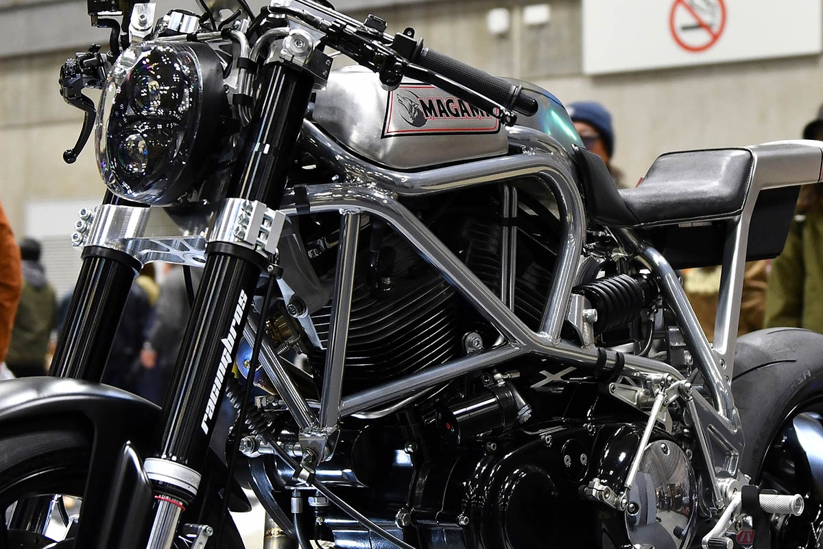 千葉のカスタムショップ「シュアショット」が製作したビューエル「S1W ホワイトライトニング」ベースのカスタム車両