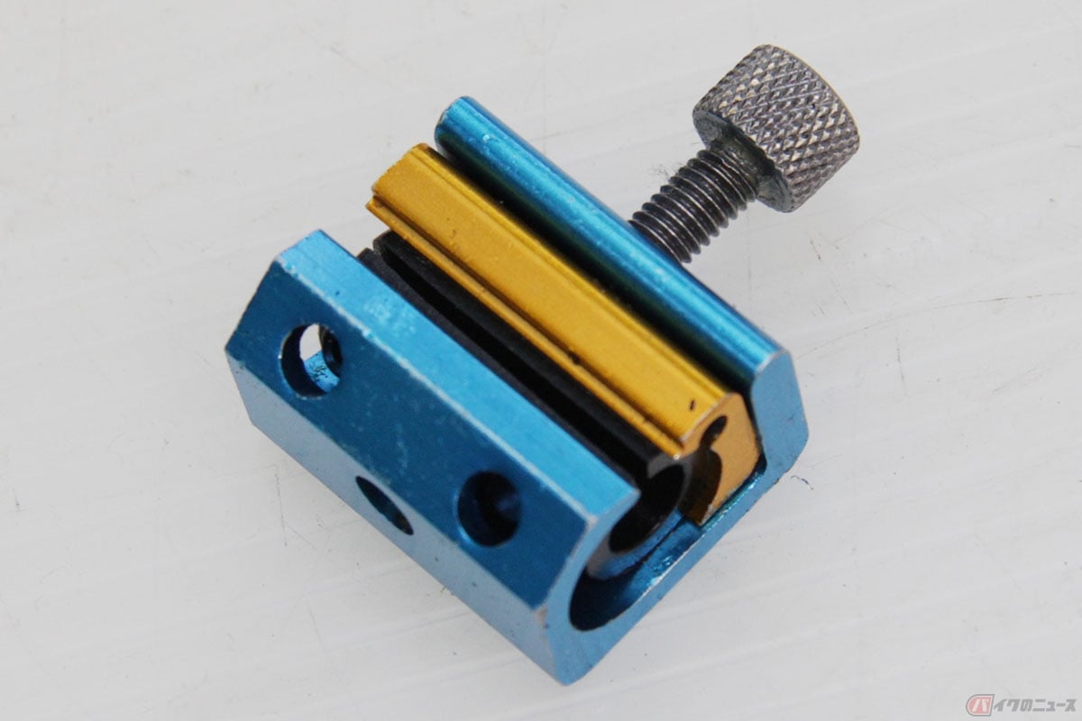 ワイヤーに注油する際に役立つ「ワイヤーインジェクター」