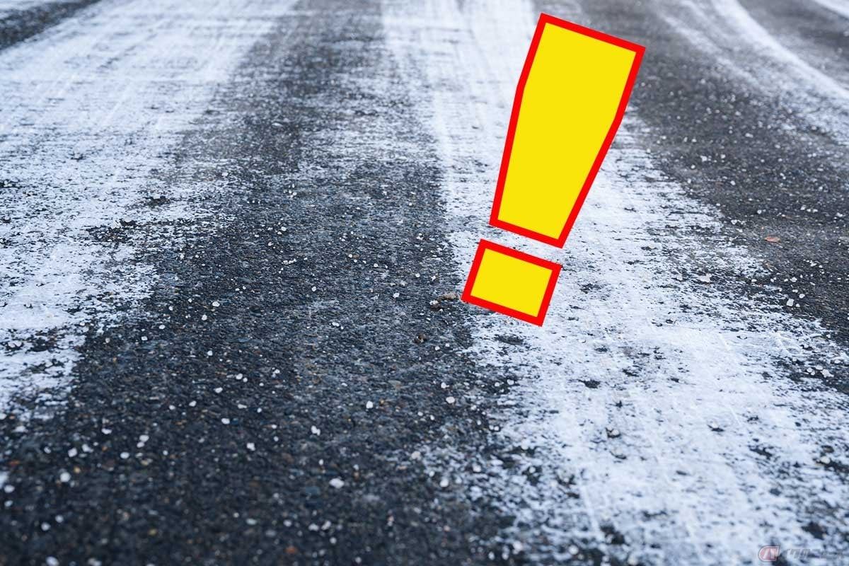 冬場の高速道路や山間部の道路に撒かれた白いツブツブは「融雪剤」