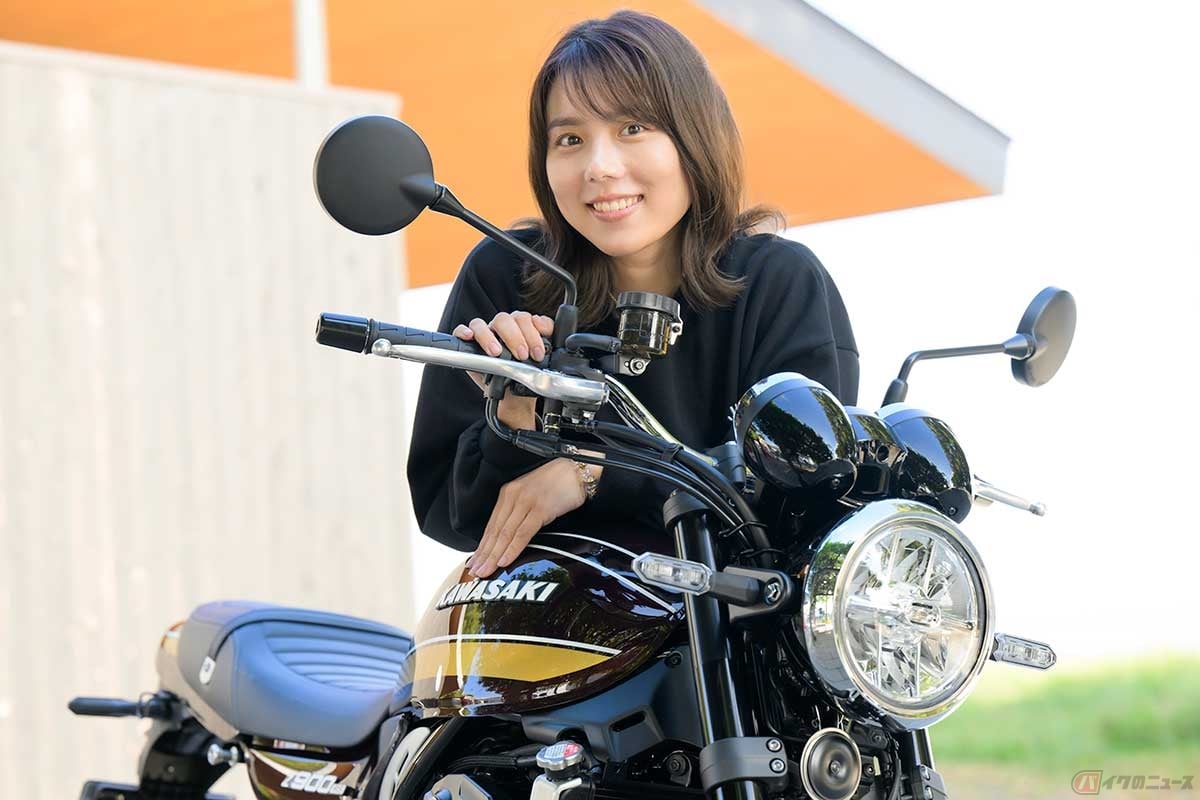 バイク好き女優の小野木里奈さんが、憧れだった「Z900RS」に試乗して改めてバイクに乗る楽しさを実感。これから発売される「Z900RS SE」も気になる存在