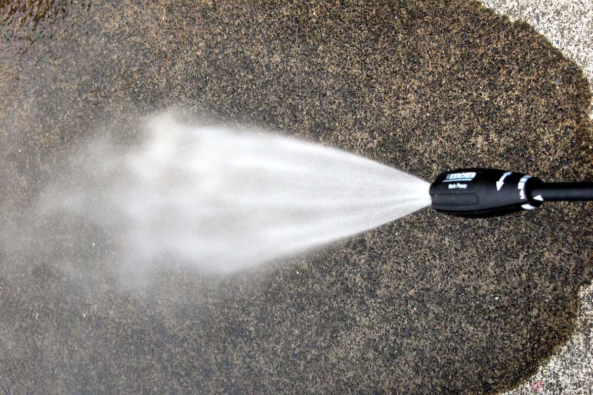 噴流水に強い「IPX6」でも、高圧洗浄機の水圧には耐えられない可能性が大きいので直接吹きかけないように注意！