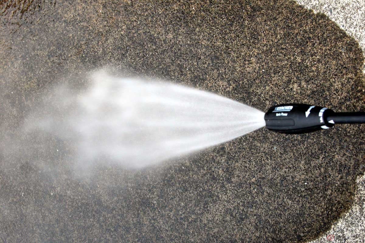 噴流水に強い「IPX6」でも、高圧洗浄機の水圧には耐えられない可能性が大きいので直接吹きかけないように注意!