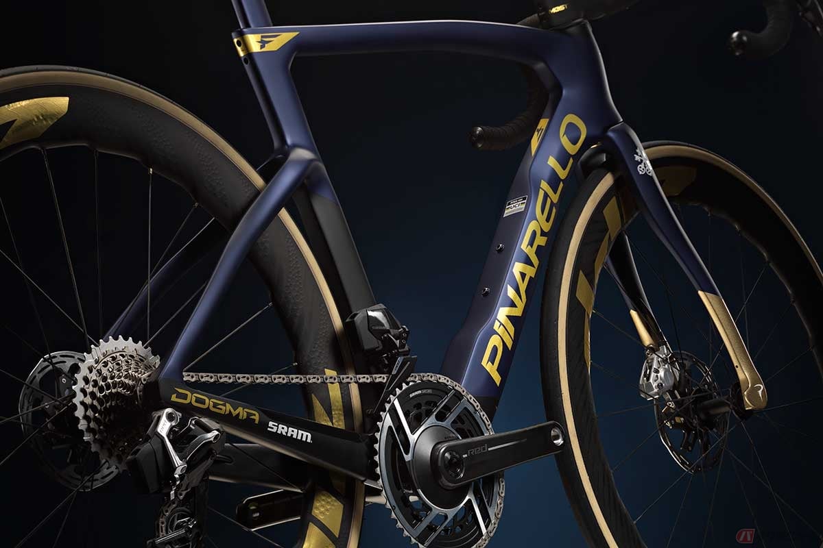 「Q36.5プロサイクリングチーム」モデルのPINARELLO「DOGMA F(ドグマ・エフ)」(2026年モデル)。アマチュアライダーから世界クラスのプロまで、どんな地形でも卓越したパフォーマンスを発揮