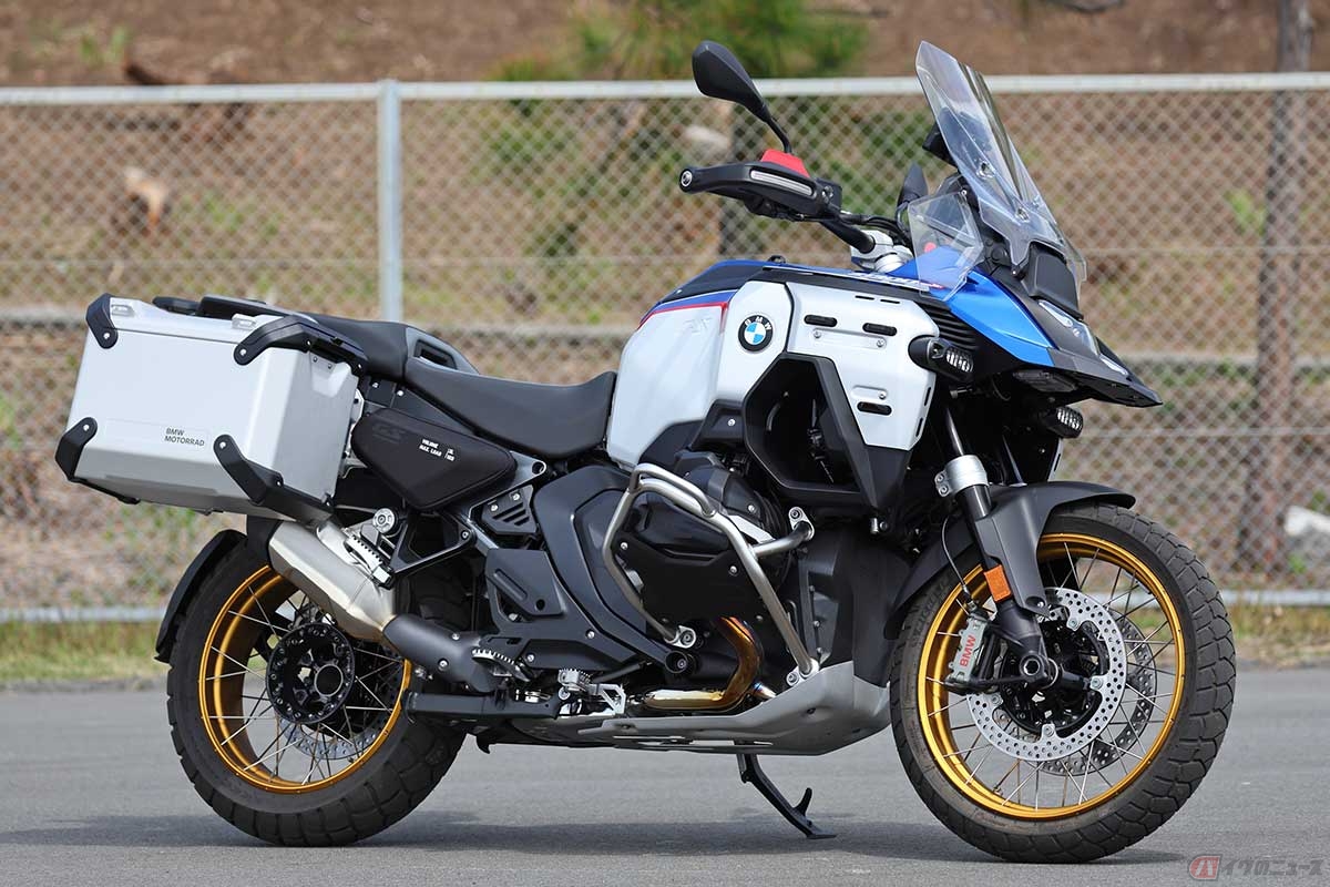 BMW Motorrad「R 1300 GS Adventure」ツーリングASA仕様。写真はサイドパニアケース、フレームバッグ(シート下部)を装着した状態