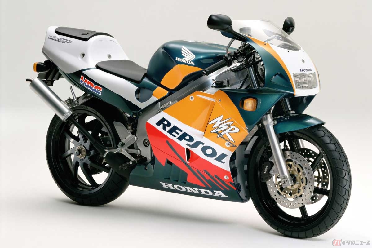 ホンダ「NSR250R SP」（1995年）のように、1999年の「ユーロ1」や「平成11年排出ガス規制」によって2ストロークスポーツ車は激減