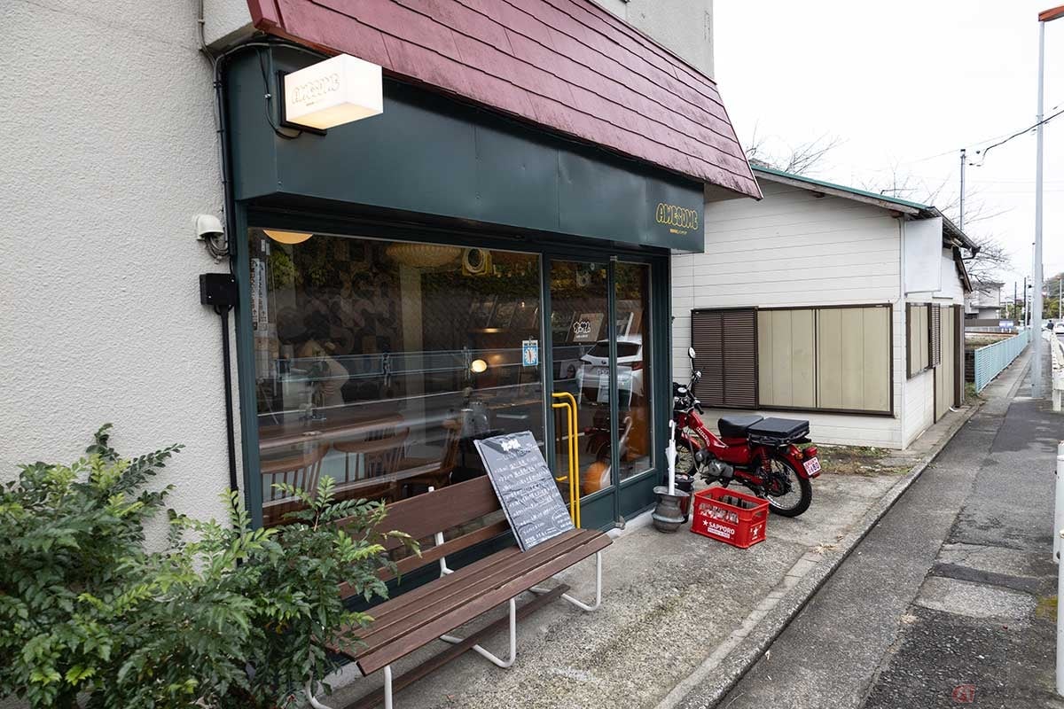 神奈川県の葉山町で、2025年11月にオープンしたばかりの「家庭料理とインテリア AWESOME(オーサム)」を訪れた