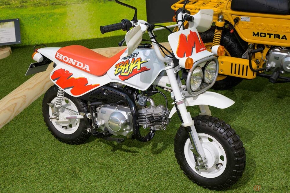 遊び心全開!? デュアルヘッドライト装備のホンダ「モンキーBAJA」 50cc