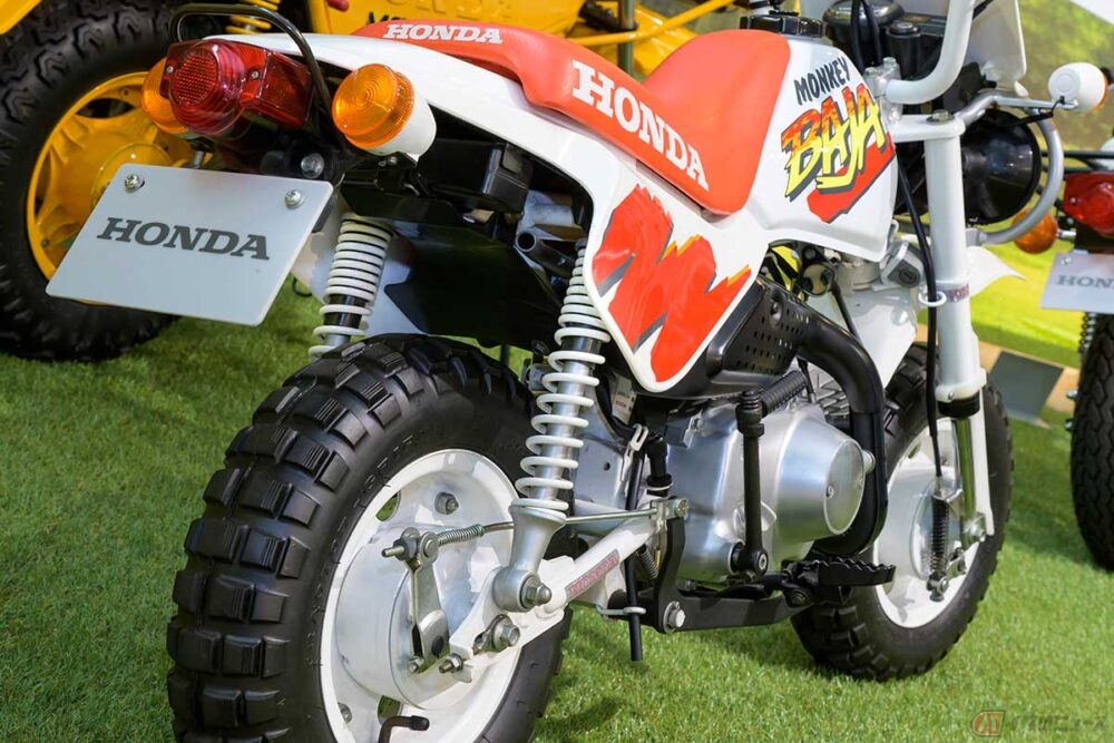遊び心全開!? デュアルヘッドライト装備のホンダ「モンキーBAJA」 50cc