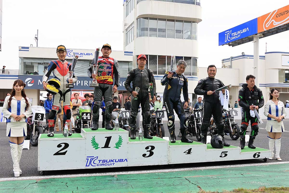 紫マッハ×「ContiRoadAttack3 CR」で大排気量4ストロークに混ざってトップグループを走行し、4位表彰台に上った筆者(後藤武)18インチのバイクではトップだった
