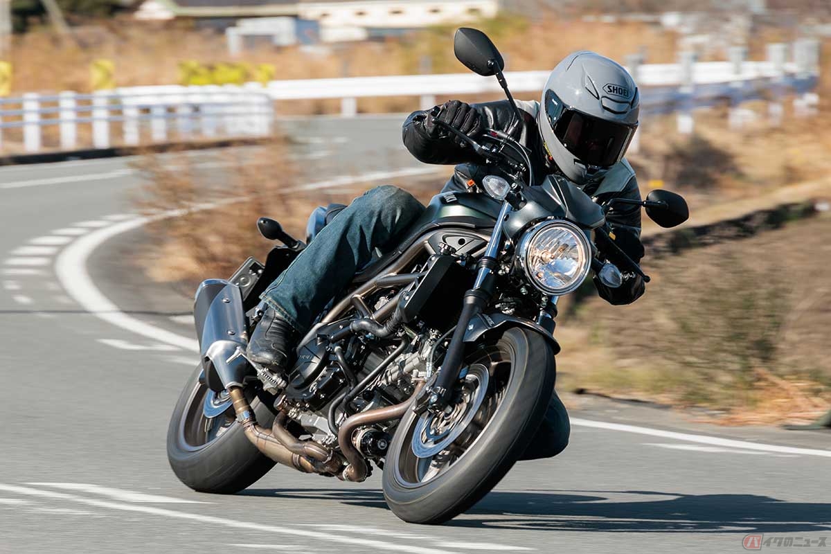 スズキ「SV650」(生産終了)に試乗する筆者