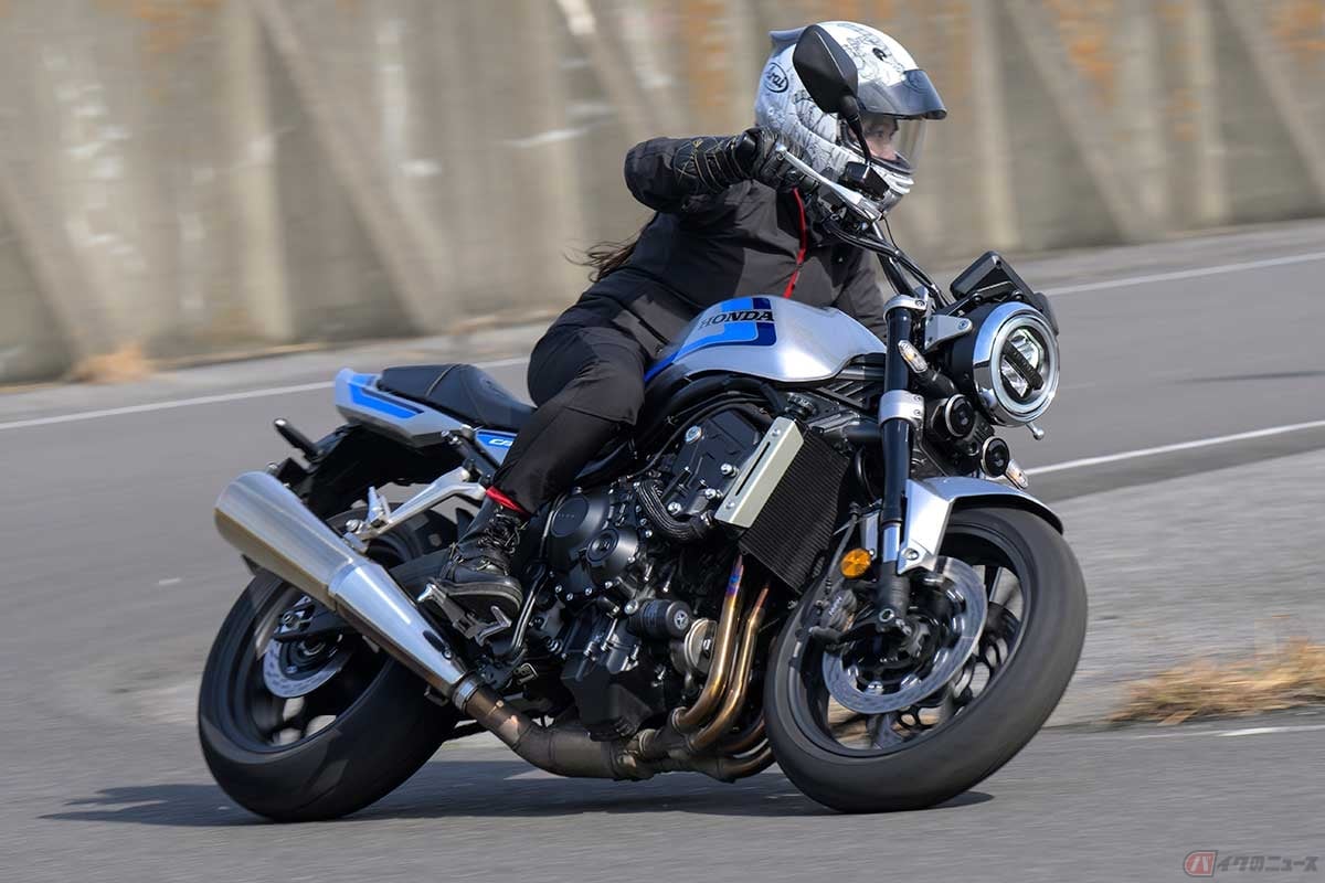 ホンダ「CB1000F」に試乗する高梨はづきさん。落ち着いた気持ちのいい加速と、排気音を感じながら安心して走らせることが出来る