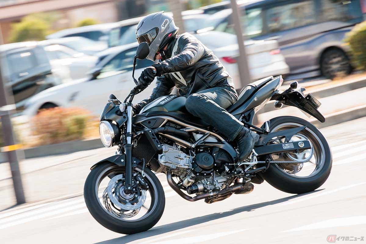 スズキ「SV650」(生産終了)に試乗する筆者