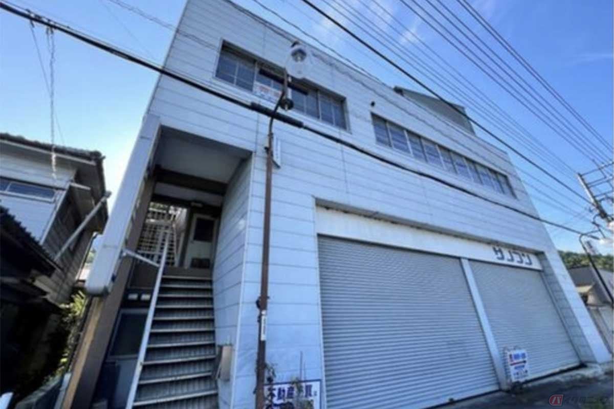 鉄筋コンクリート造の4階建て。住居スペースは4DKでゆとりがあります