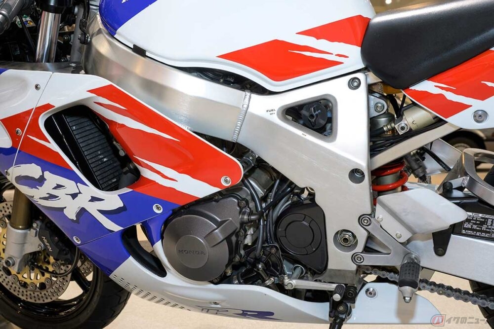馬力至上主義をぶっ壊す「炎の剣」!? ホンダ「CBR900RRファイア
