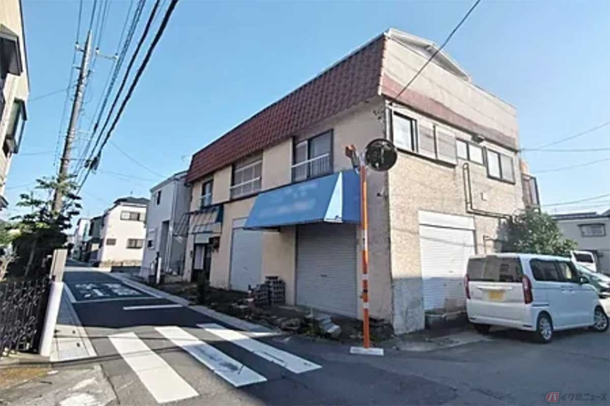 埼玉県八潮市にある店舗付き住宅の中古物件。590万円です