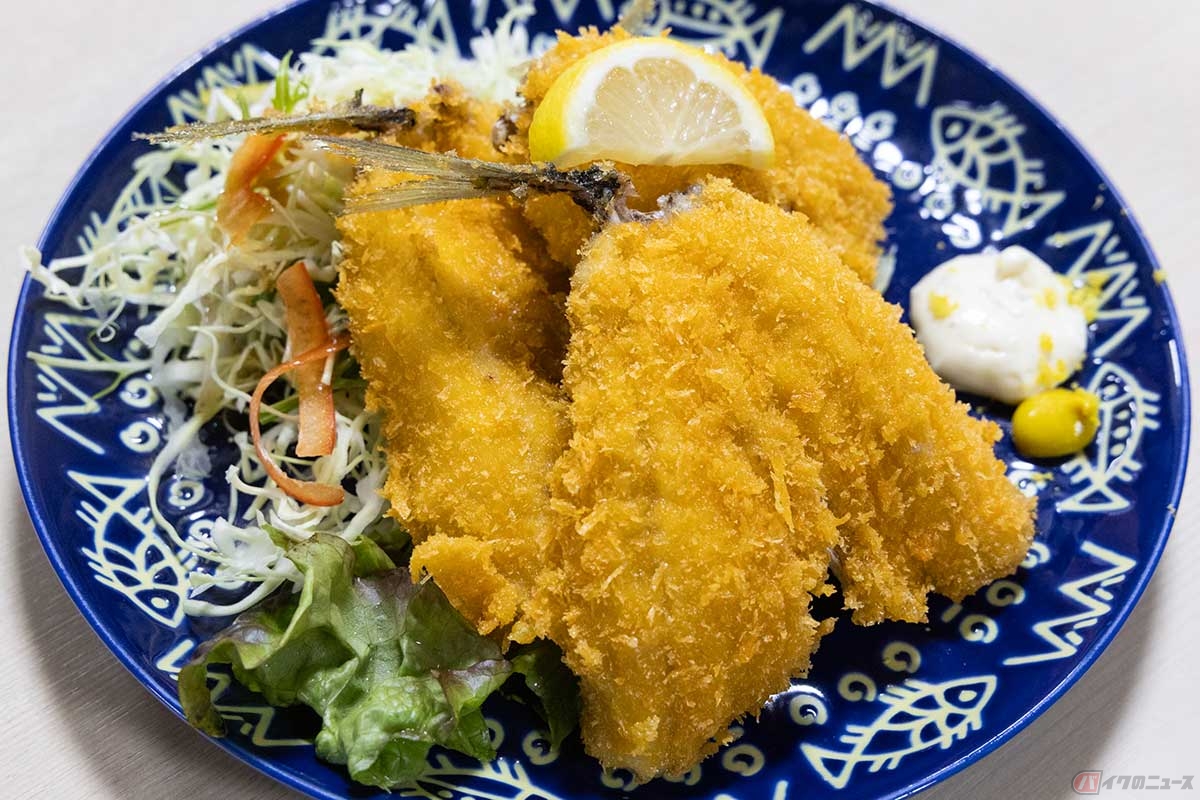 「キッチンよろこんで」のアジフライ。メニューには無いが、刺身などに使う鯵があるときは提供してもらえる