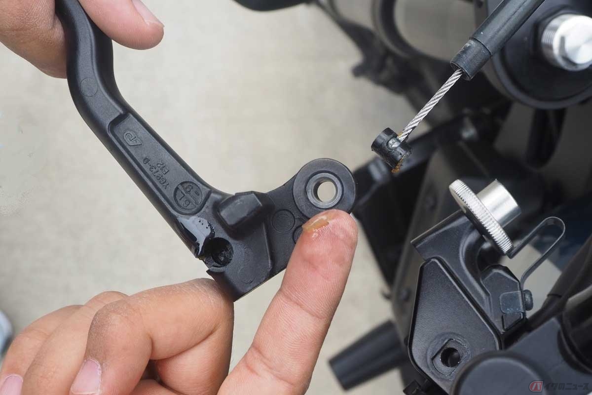 保管時にレバーやペダル類の可動部のグリスが乾き気味になることも。できれば分解して清掃・潤滑を行う