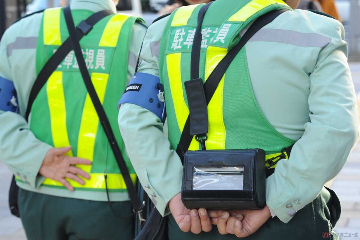 東京のバイク駐車場不足は国土交通省も認める地域的な課題。摘発される放置駐車違反は全国屈指の件数。駐車違反は駐車監視員で効果を上げているが……(撮影=中島みなみ)