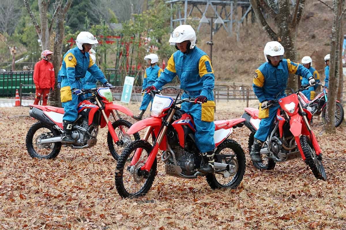 『モビリティリゾートもてぎ』で、プロのトライアルライダーによるオフロード走行訓練が実施され、栃木・茨城・群馬県警察の「広域緊急援助隊」が参加した