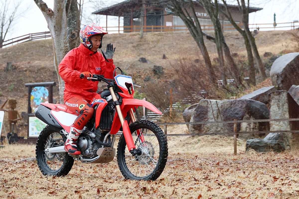 公開訓練では、日本を代表するトライアルライダー小川友幸氏が講師を務めた