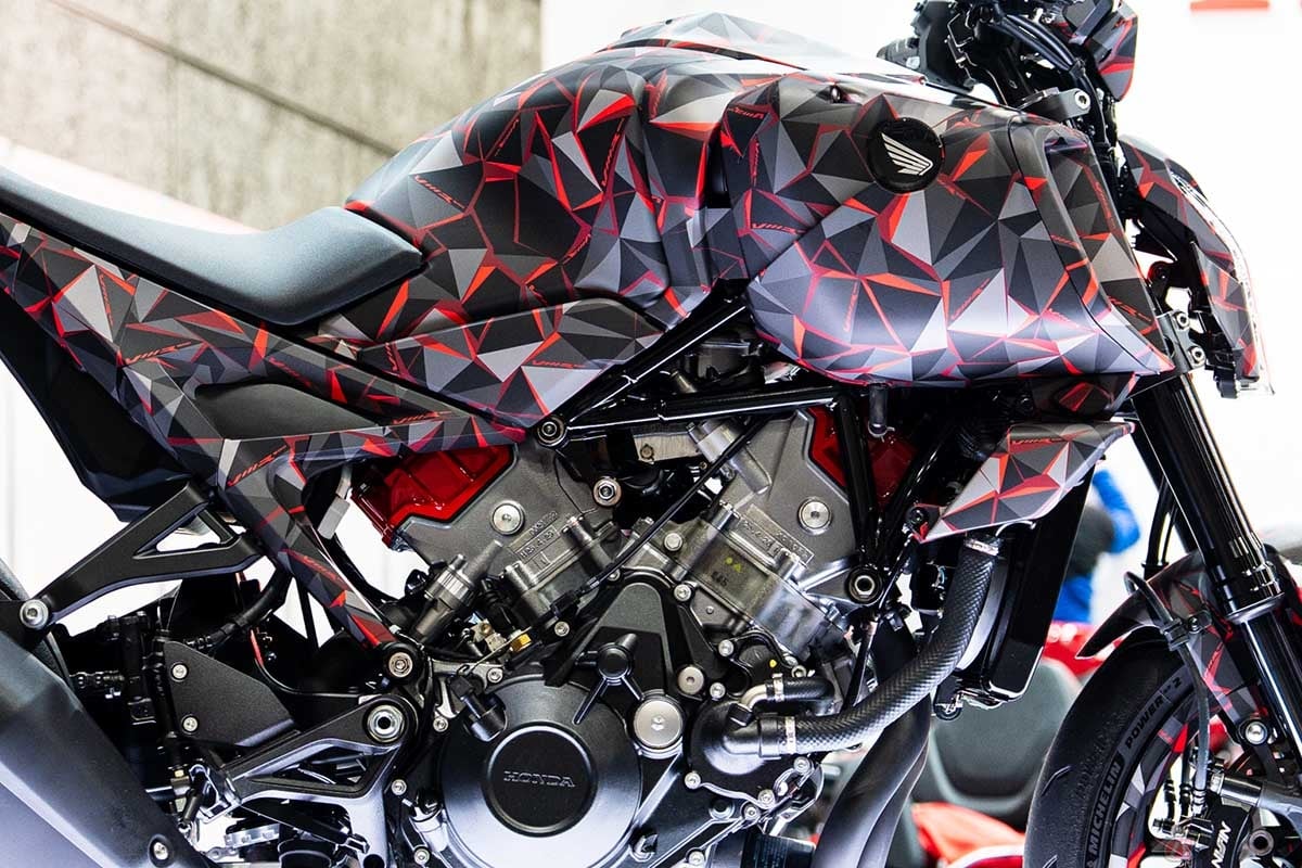 ホンダの水冷75度V型3気筒エンジン搭載車「V3R 900 E-Compressor Prototype」