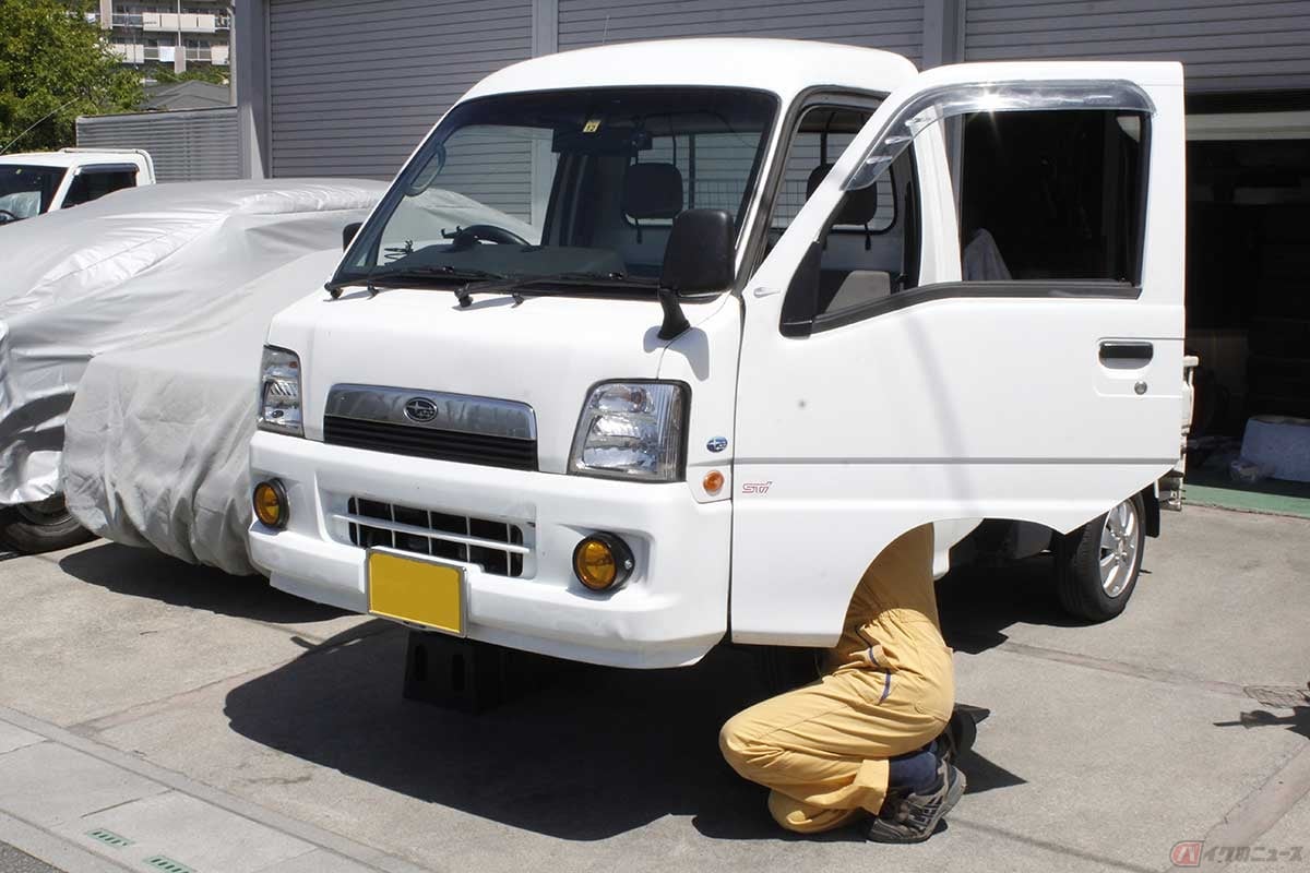 自動車メーカー直系ディーラーのメカニックとして勤めてきたバイク仲間が、自動車メンテにおけるぼくの先生であり、アドバイザーでもあります。心強い限りです