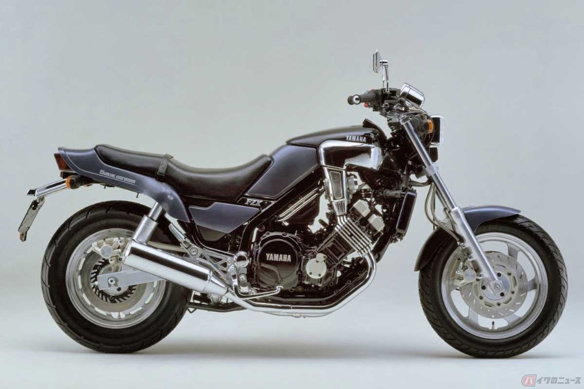 ヤマハ「FZ750」のエンジンを転用した「FZX750」（いずれも1985年）。吸気流路が真上から真下に向かうダウンドラフト吸気がデザインで表わされている