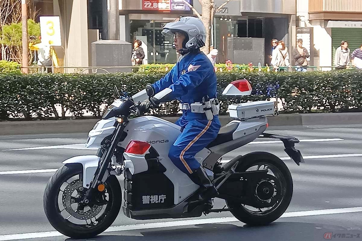 駅伝の先導を務めた「ホンダ製のEV白バイ」