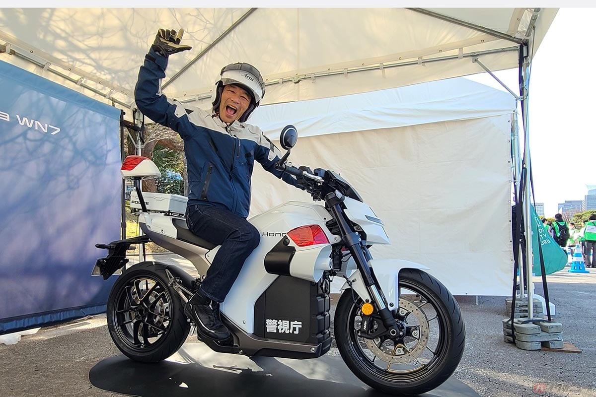 激レアな「0」のナンバープレートを装着したAT限定普通二輪免許で運転