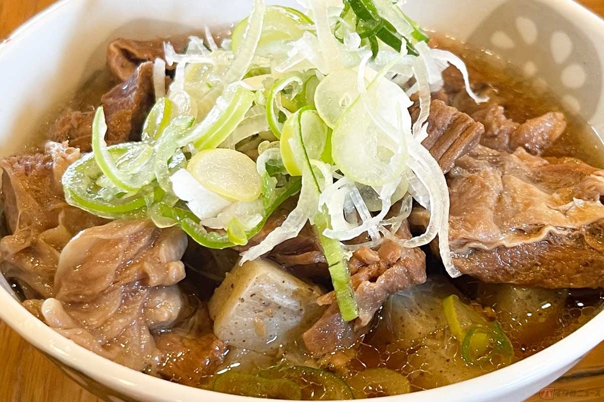 数量限定で毎日提供しているとは限らないあか牛を使った「牛すじ煮込み」