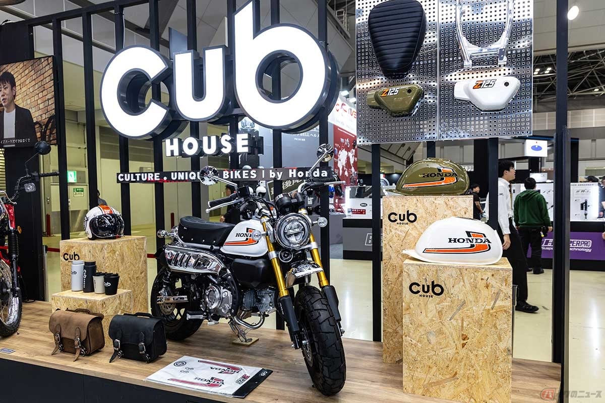 「Cub HOUSE」に展示された「Monkey125」。専用パーツやアクセサリーを装着し、気軽で個性的なカスタムを提案