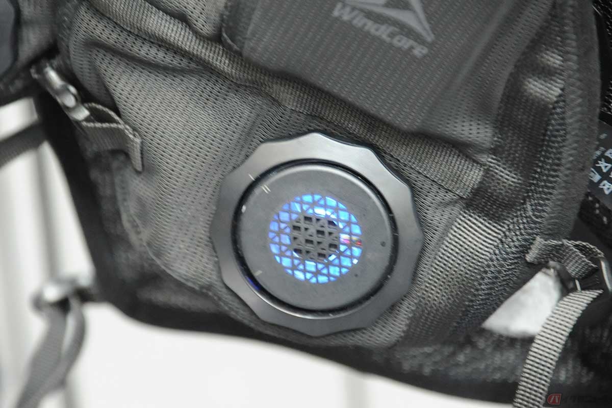 冷暖状態がLED照明で一目で分かるのも「スペシャルエディション」の特徴（撮影＝中島みなみ）