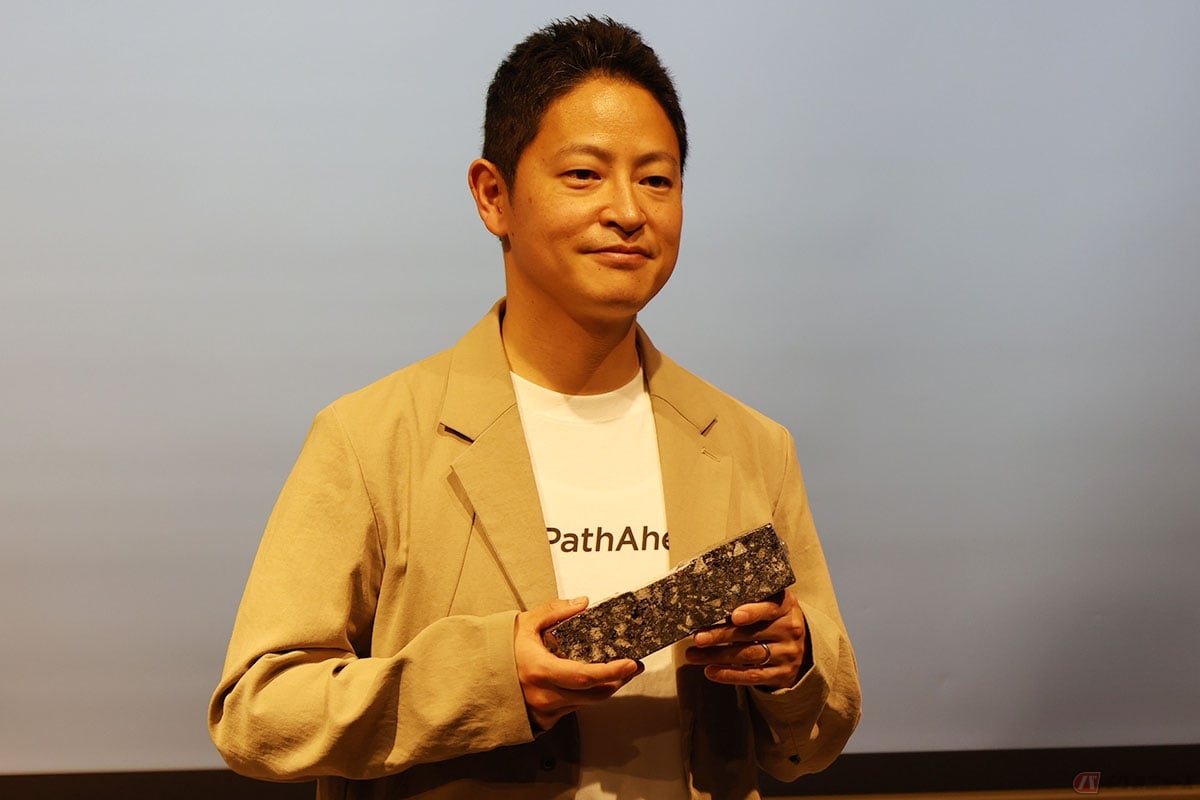 人工骨材「Rising Sand(ライジングサンド)」を開発したホンダ発スタートアップ「PathAhead」代表の伊賀 将之氏