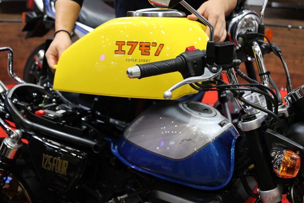 価格約15万円でホンダの原付「モンキー125」が「ヨンフォア」風に!? CB