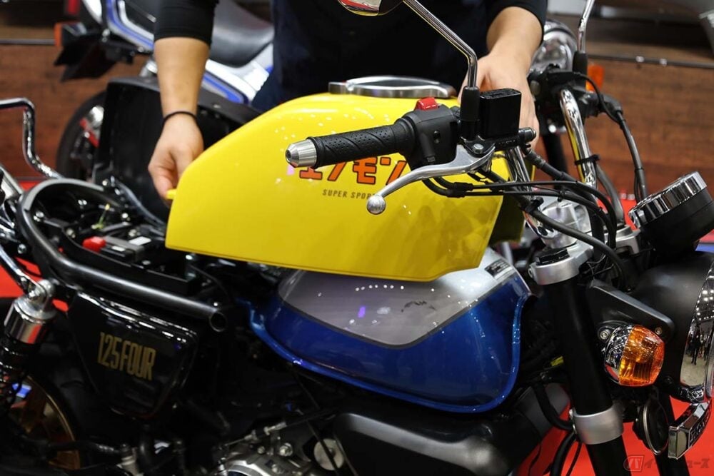価格約15万円でホンダの原付「モンキー125」が「ヨンフォア」風に!? CB