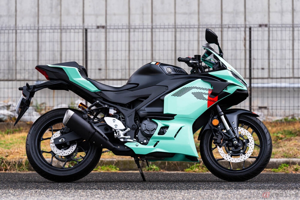 Y2K」トレンドを意識したカジュアルな新色!! ヤマハ「YZF-R25／R3
