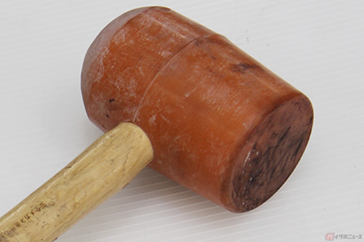 工具の一種「プラハン(プラスティックハンマー)」