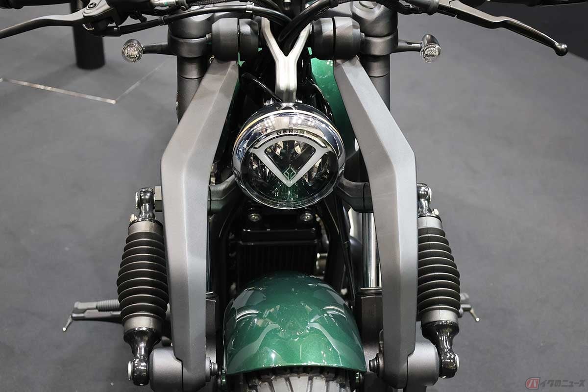 プロトが日本に導入するBENDA「NAPOLEON BOB 250」