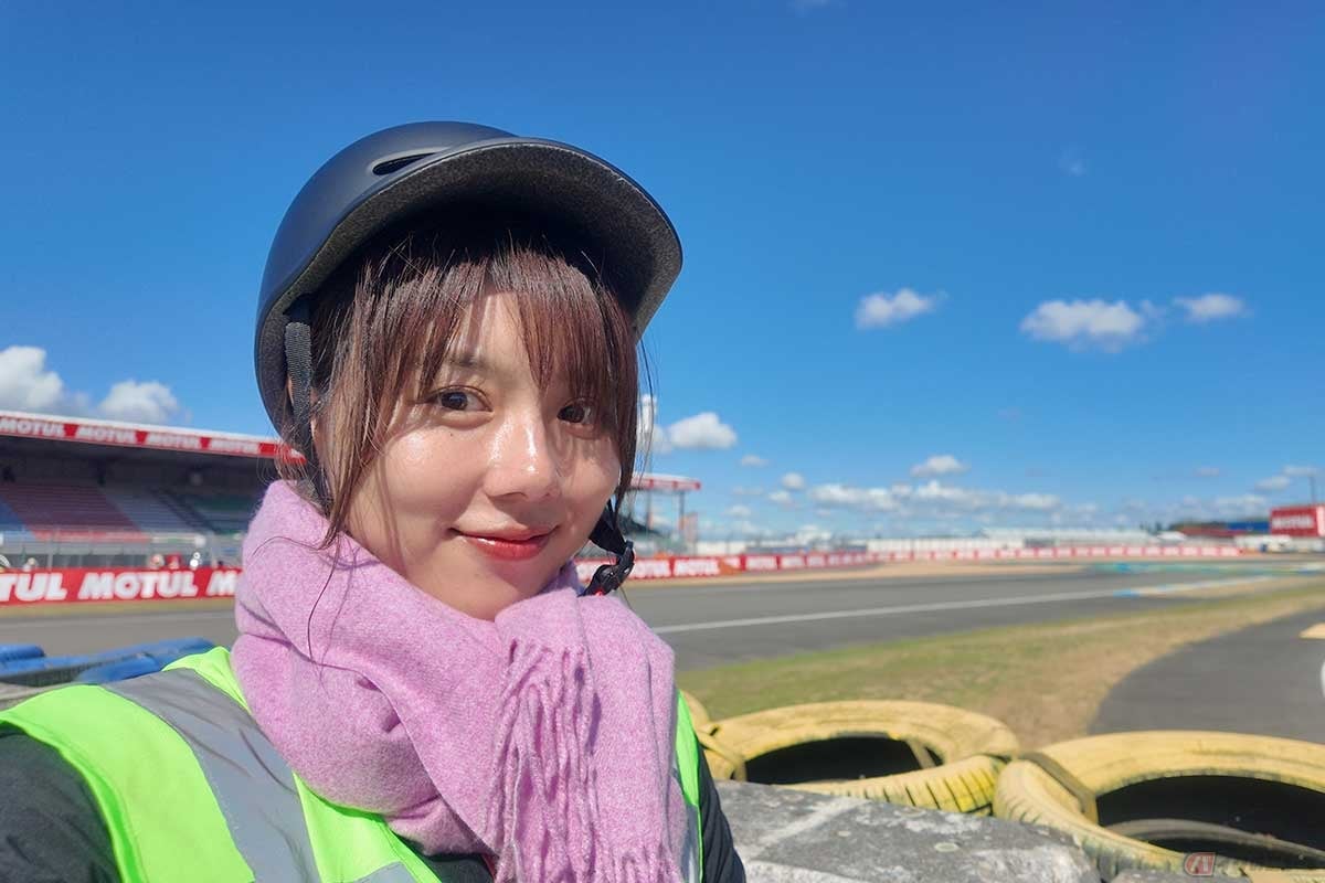 2025年に初めてル・マン24時間を現地で観戦した、バイク好き女優の小野木里奈さん