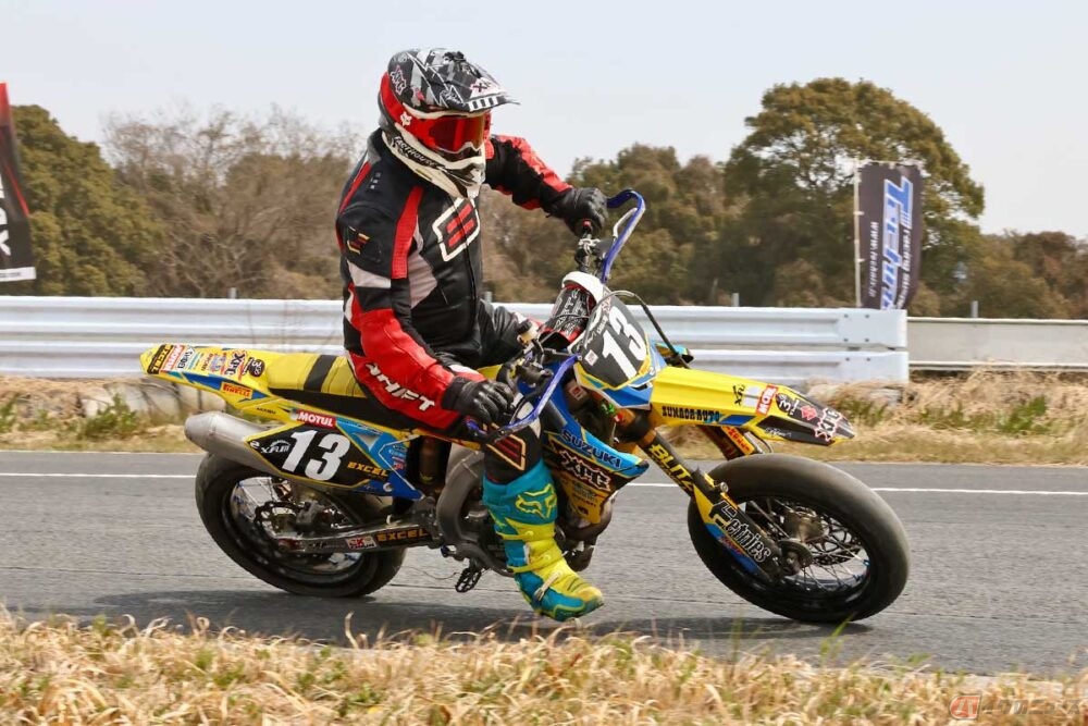 モタード　モトクロス　 初挑戦で躍動！