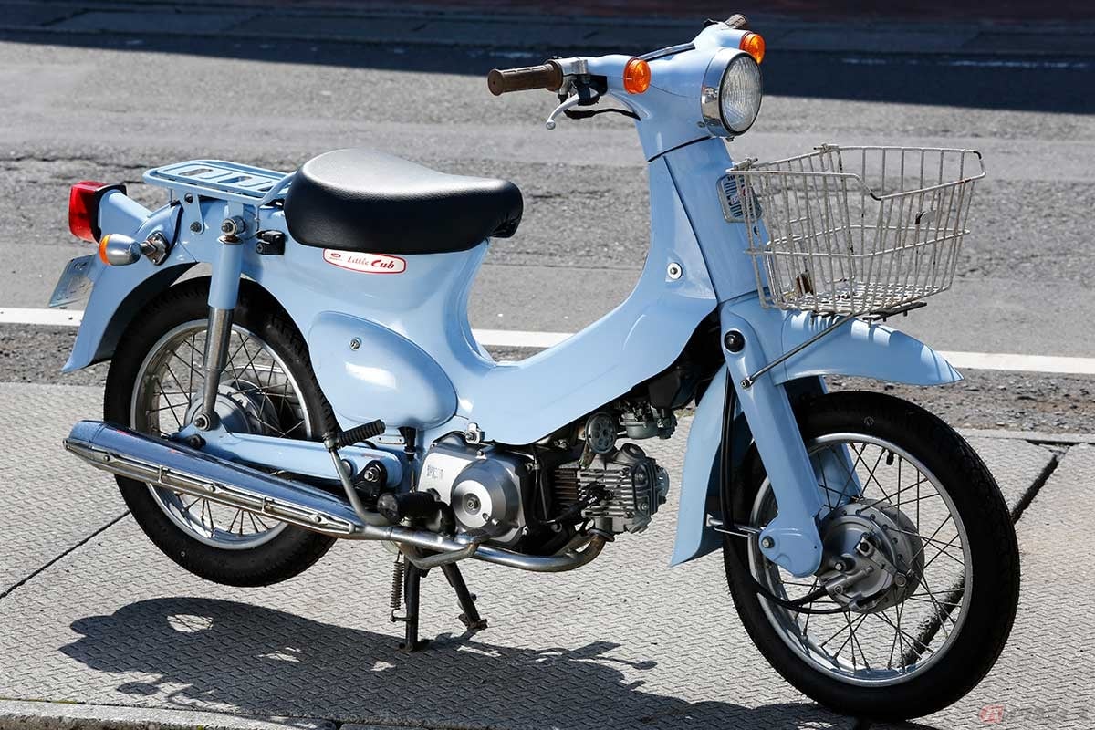 エンジン始動を目指すメンテナンスの前に、車体の汚れを取り除き、まずは美しくすることから始めました。ここまでキレイになれば、どこを触れても汚れることが少なくなり、メンテナンスの進行も確実に良くなります